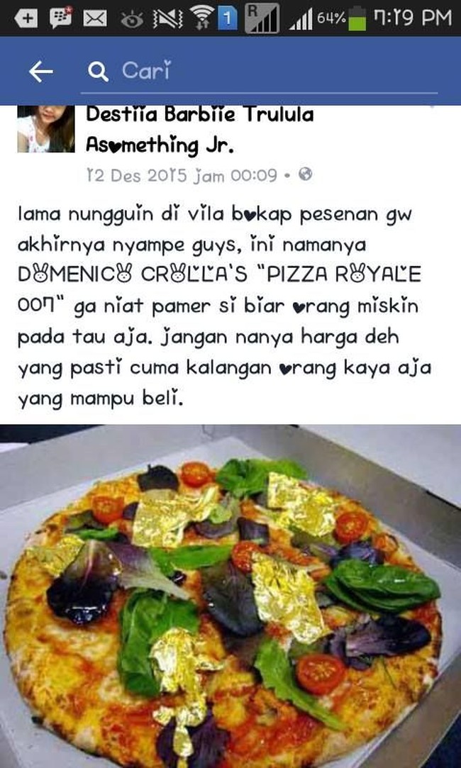 Cuma orang-orang kaya aja nih yang bisa beli pizzanya. Jadi pengen tahu memang berapa sih harga pizzanya? Foto: Facebook