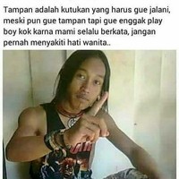 Ganteng memang relatif sih dan tidak ada salahnya juga percaya diri tapi nggak gini juga kali.. Menurut kalian seberapa ganteng sih pria yang satu ini? Foto: Facebook