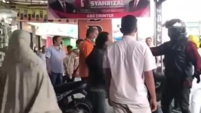 Viral anggota TNI dikeroyok anggota Harley yang konvoi di Bukittinggi (Screenshot Video Viral)