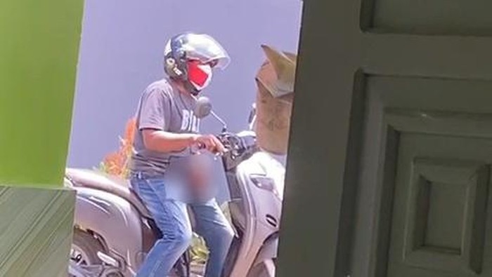Viral video seorang pria memperlihatkan alat vitalnya di Bone