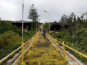 Wisata Kawah Gunung Galunggung Diserbu Pengunjung