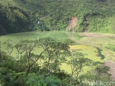 Mengunjungi Kawah Gunung Galunggung yang Sejuk saat Pandemi