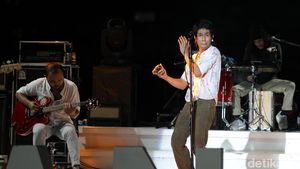 Aksi Fourtwnty dan Isyana di Hari Pertama Prambanan Jazz Festival 2020