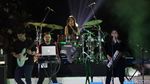 Aksi Fourtwnty dan Isyana di Hari Pertama Prambanan Jazz Festival 2020