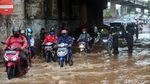 Banjir Rendam Kolong Tol JORR Bekasi