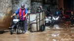 Banjir Rendam Kolong Tol JORR Bekasi