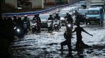 Banjir Rendam Kolong Tol JORR Bekasi