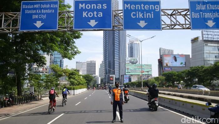 Kasus begal pesepeda saat ini sedang marak di Jakarta. Petugas Dinas Perhubungan (Dishub) pun disiagakan di jalur khusus sepeda Jalan Sudirman.