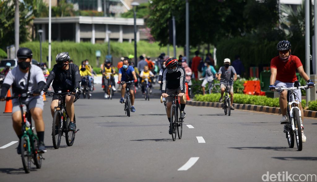Kasus begal pesepeda saat ini sedang marak di Jakarta. Petugas Dinas Perhubungan (Dishub) pun disiagakan di jalur khusus sepeda Jalan Sudirman.