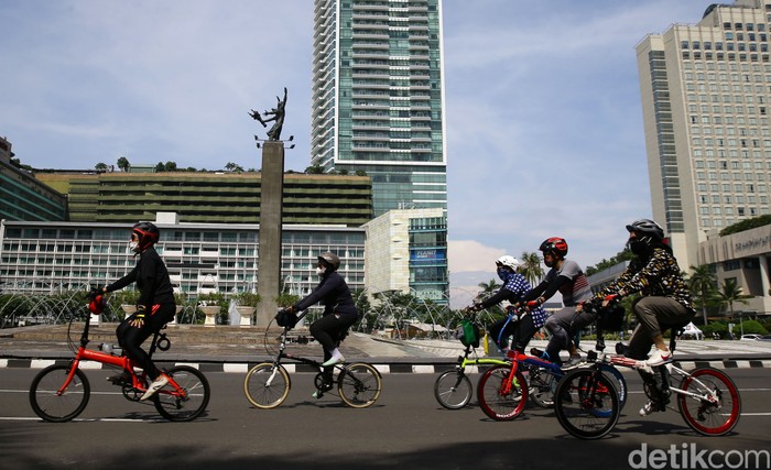 Kasus begal pesepeda saat ini sedang marak di Jakarta. Petugas Dinas Perhubungan (Dishub) pun disiagakan di jalur khusus sepeda Jalan Sudirman.