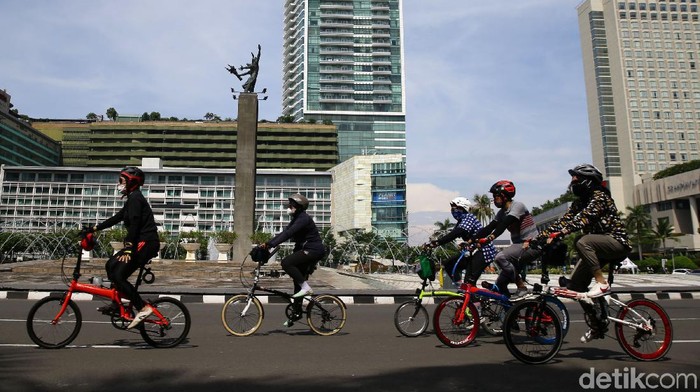 Kasus begal pesepeda saat ini sedang marak di Jakarta. Petugas Dinas Perhubungan (Dishub) pun disiagakan di jalur khusus sepeda Jalan Sudirman.