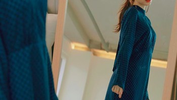 “Pernah bosen jadi cantik gak sih,” tulis seorang netizen asal Indonesia. “Gadis tercantik di dunia,” tulis fans yang lain. Foto: Instagram