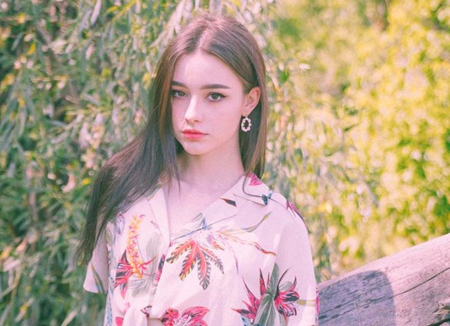 Dasha Taran, model dan influencer keturunan Ukraina-Rusia. Foto: Instagram