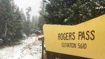 Rogers Pass, Montana, AS. Berada di ketinggian 1.700 meter di atas permukaan laut membuat Rogers Pass menjadi tempat terdingin kedua di Amerika Serikat. Suhu paling rendah yang pernah tercatat di tempat tersebut adalah -57 derajat Celcius pada 20 Januari 1954. (Foto: Instagram/@jonahbrownknows)