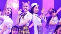 Disusul oleh SinB dan Yerin yang membawakan lagu Secret Diary. Foto: (dok. IME Indonesia)