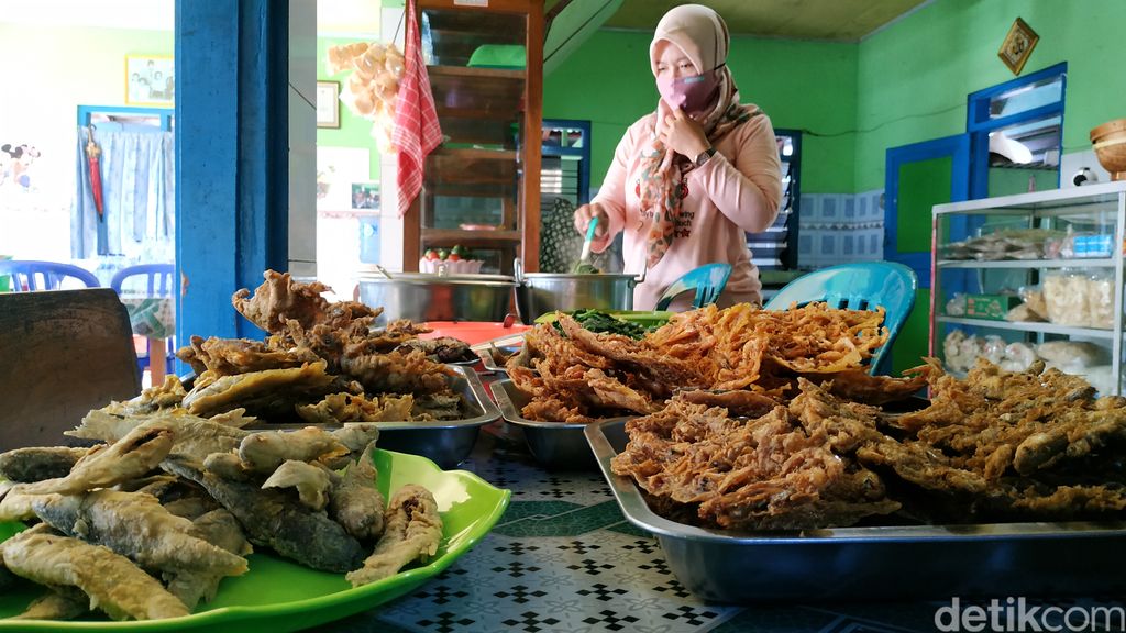 Gurih Kriuk Ikan Kali Khas Pacitan Jadi Lauk Nasi Tiwul yang Sedap