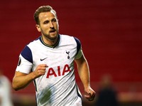 ANTWERPEN, BELGIUM - OCTOBER 29: Harry Kane of Tottenham Hotspur Football Club in action during the UEFA Europa League Group J stage match between Royal Antwerp and Tottenham Hotspur at Bosuilstadion on October 29, 2020 in Antwerpen, Belgium. (Photo by Dean Mouhtaropoulos/Getty Images)