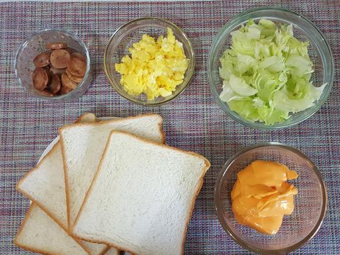 Kebab Roti Isi Telur dan Sosis