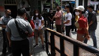 Pihak pengelola tetap menerapkan protokol kesehatan bagi pengunjung.