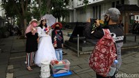Libur panjang membuat jumlah pengunjung Kota Tua meningkat.