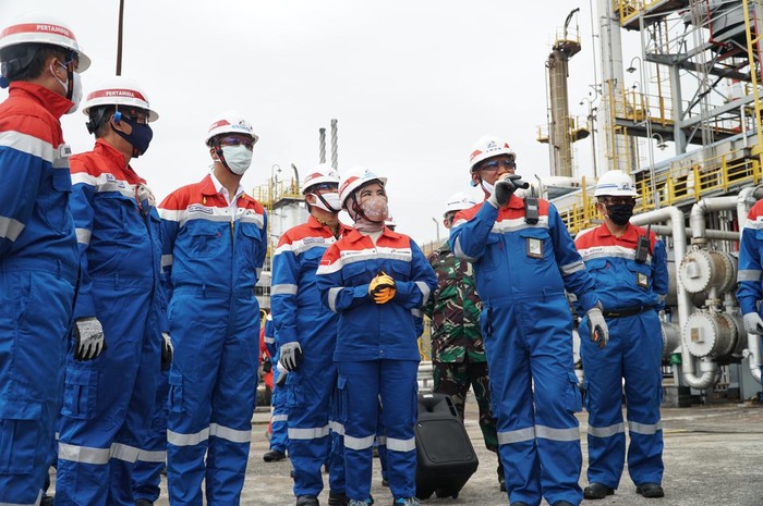 PT Pertamina (Persero) memastikan investasi di proyek strategis yang dijalankan pada seluruh lini bisnis tetap berjalan meski diterpa triple shock saat pandemi.