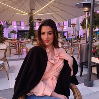 Rawan dikenal sebagai model dan selebgram tapi di masa depan ia ingin jadi pengajar hukum. Apa alasannya? Aku suka mengajar. Dan karena aku suka hukum aku ingin mengajar hukum pada murid lain, kata wanita keturunan Palestina-Kuwait yang tinggal di London, Inggris itu. Foto: Instagram @rawan