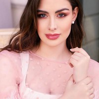 Menariknya, Rawan tak hanya kuliah hukum tapi juga belajar jadi pilot di Akademi Aviasi Oxford. Aku punya banyak pengikut karena ku punya gaya hidup yang menarik. Aku sekolah hukum penuh waktu waktu dan aviasi paruh waktu, Foto: Instagram @rawan