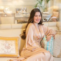 Bagiku, pendidikan adalah yang utama. Apakah kamu punya banyak uang atau tidak, kamu bukan apa-apa tanpa pendidikan. Selama hidupku aku bekerja keras untuk mendapat nilai yang baik saat SMA untuk datang ke London untuk belajar, ungkap Rawan. Foto: Instagram @rawan