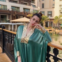 Tak hanya berwajah rupawan mirip Brooke Shields saat muda, Rawan juga berprestasi. Ia adalah lulusan hukum dari Universitas Westminster. Wanita 23 tahun itu pun mengaku bercita-cita menjadi pengajar hukum. Foto: Instagram @rawan