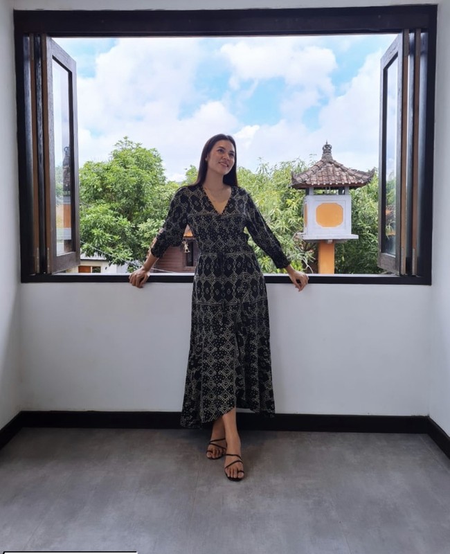 Raisa juga sempat berpose di dalam rumah barunya itu. Bagaimana menurutmu? Foto: Instagram/@raisa6690