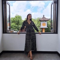 Raisa juga sempat berpose di dalam rumah barunya itu. Bagaimana menurutmu? Foto: Instagram/@raisa6690
