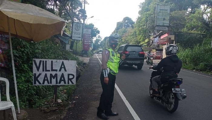 Situasi lalin di Puncak Bogor pukul 07.56 WIB.
