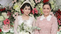 Maia Estianty juga tampak hadir dalam pernikahan Tata Janeeta. Foto: (dok. Instagram Tata Janeeta)
