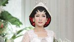 Penampilan Tata Janeeta saat Dipersunting Raden Brotoseno