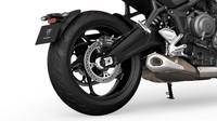 Sedangkan untuk fitur keamanan, Trident 660 sudah menggunakan sistem pengereman ABS sebagai pelengkapan standar. Tak hanya itu, motor ini juga dilengkapi dengan dua mode berkendara – Road and Rain –, dan puntiran gas tanpa kabel alias ride-by-wire throttle. Foto: Triumph