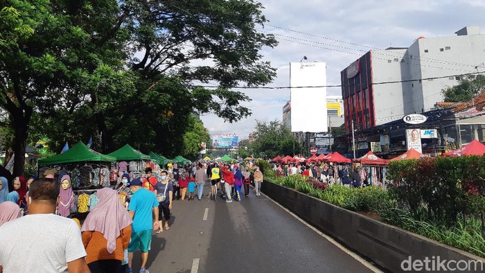 Warga memadati CFD meski di tengah PSBB Kota Serang