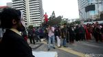 Ada Lomba Lempar Sandal saat Aksi Bela Nabi di Jakarta