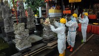Ritual adat dan budaya Bali yang hampir setiap saat digelar, selalu melibatkan banyak orang karena keterikatan adat/gotong royong yang kuat. Namun keramaian seperti itu menimbulkan kekhawatiran akan menjadi salah satu tempat potensial klaster baru COVID-19.   