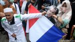 Aksi Teatrikal Presiden Prancis Digantung-Diarak di Kedubes Prancis