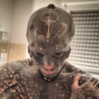 Beginilah penampilan Anthony yang tidak memiliki telinga. Secara ekstrem, dia melakukan modifikasi tubuh dengan memotong telinganya.  Foto: Instagram