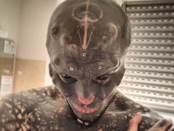 Foto: Penampilan Seram Pria yang Ngaku Black Alien, Dulunya Ganteng 