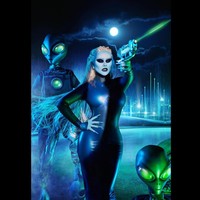 Christina Aguilera pun tampil habis-habisan untuk Halloween 2020. Lihat saja penampilannya yang mirip alien ini. Pelantun Reflection ini hampir sulit dikenali. (Foto: Instagram)