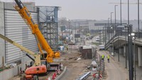 Rencana untuk membangun bandara internasional di pusat Kota Berlin sudah ada sejak era reunifikasi. Setelah runtuhnya Tembok Berlin pada tahun 1989, para pemimpin Jerman memulai berdiskusi tentang pembangunan bandara baru, yang mereka yakini akan membantu membangun Berlin sebagai pusat dunia baru.