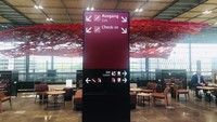 Biaya kasar pembangunan awalnya hanya sebesar 2,83 miliar euro. Bandara ini digadang jadi fasilitas yang mengesankan dan disebut-sebut sebagai yang paling modern di Eropa.