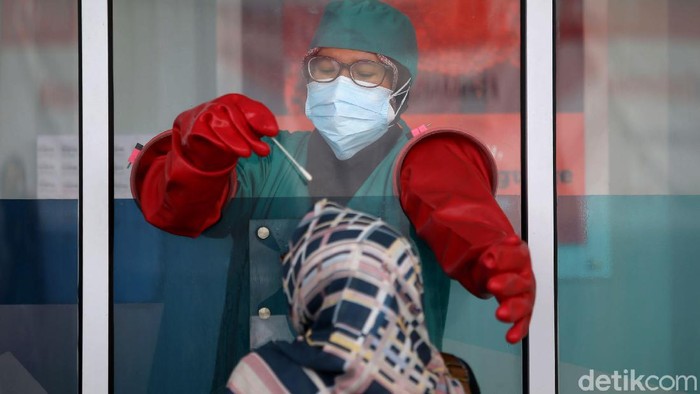 Bantuan untuk Percepatan Penanganan Corona Upaya mengatasi penyebaran virus Corona terus dilakukan di berbagai wilayah di Indonesia. Sejumlah bantuan pun diberikan guna mempercepat penanganan COVID-19.