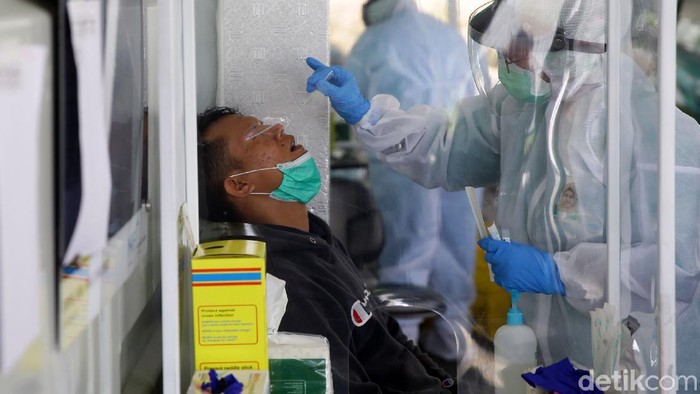 Bantuan untuk Percepatan Penanganan Corona Upaya mengatasi penyebaran virus Corona terus dilakukan di berbagai wilayah di Indonesia. Sejumlah bantuan pun diberikan guna mempercepat penanganan COVID-19.