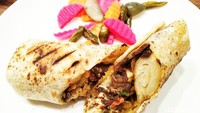 Selain nasi biryani, ada juga pilihan nasi mandhi yang punya rasa lebih ringan. Tapi soal kelezatan, boleh diadu dan dibuktikan sendiri. Chef Hinam bahkan mendatangkan rempah dari berbagai negara untuk menjamin rasanya. Foto: Devi S. Lestari/detikFood