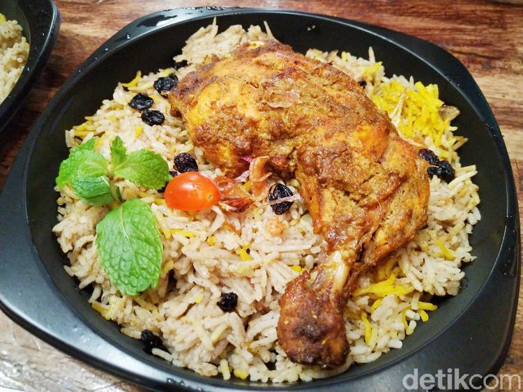 Di Sini Ada Nasi Biryani Autentik Racikan Chef Hinam ala Timur Tengah