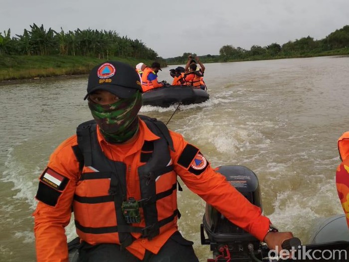 Enam tanggul Sungai Bengawan Solo yang ada di Lamongan rawan longsor. Ini diketahui saat Badan Penanggulangan Bencana Daerah (BPBD) Lamongan melakukan penelusuran di Bengawan Solo.