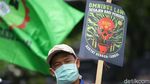 Potret Buruh Beraksi Lagi Tolak Omnibus Law